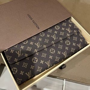 Authentic vintage monogram Louis Vuitton cloth wallet excellent condition w/ box